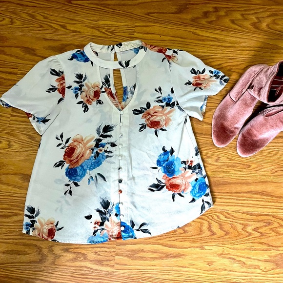 Floral Key Hole Top - Picture 1 of 5